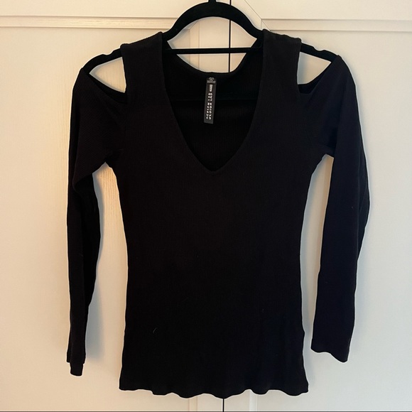 Design Lab Cold Shoulder Long Sleeve Shirt - Picture 3 of 5